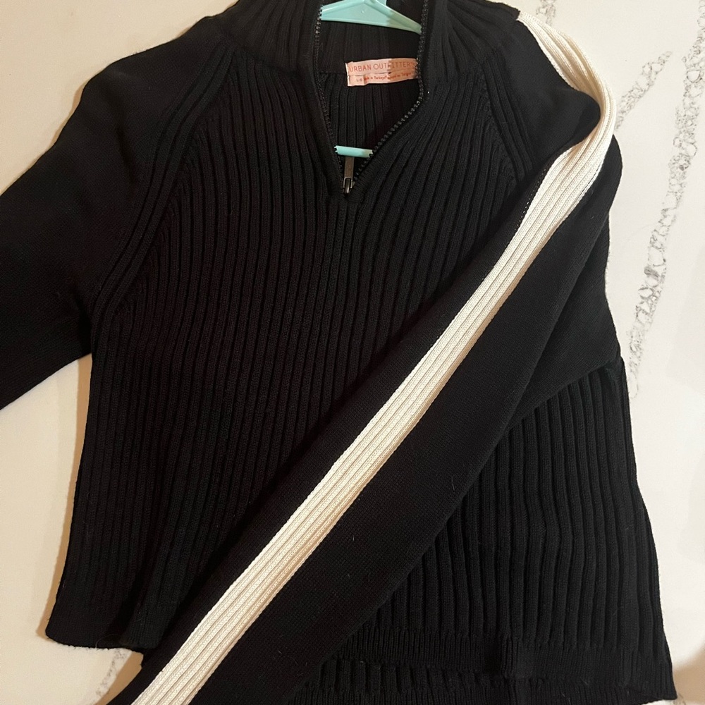 Like new Urban outfitters cropped quarter zip